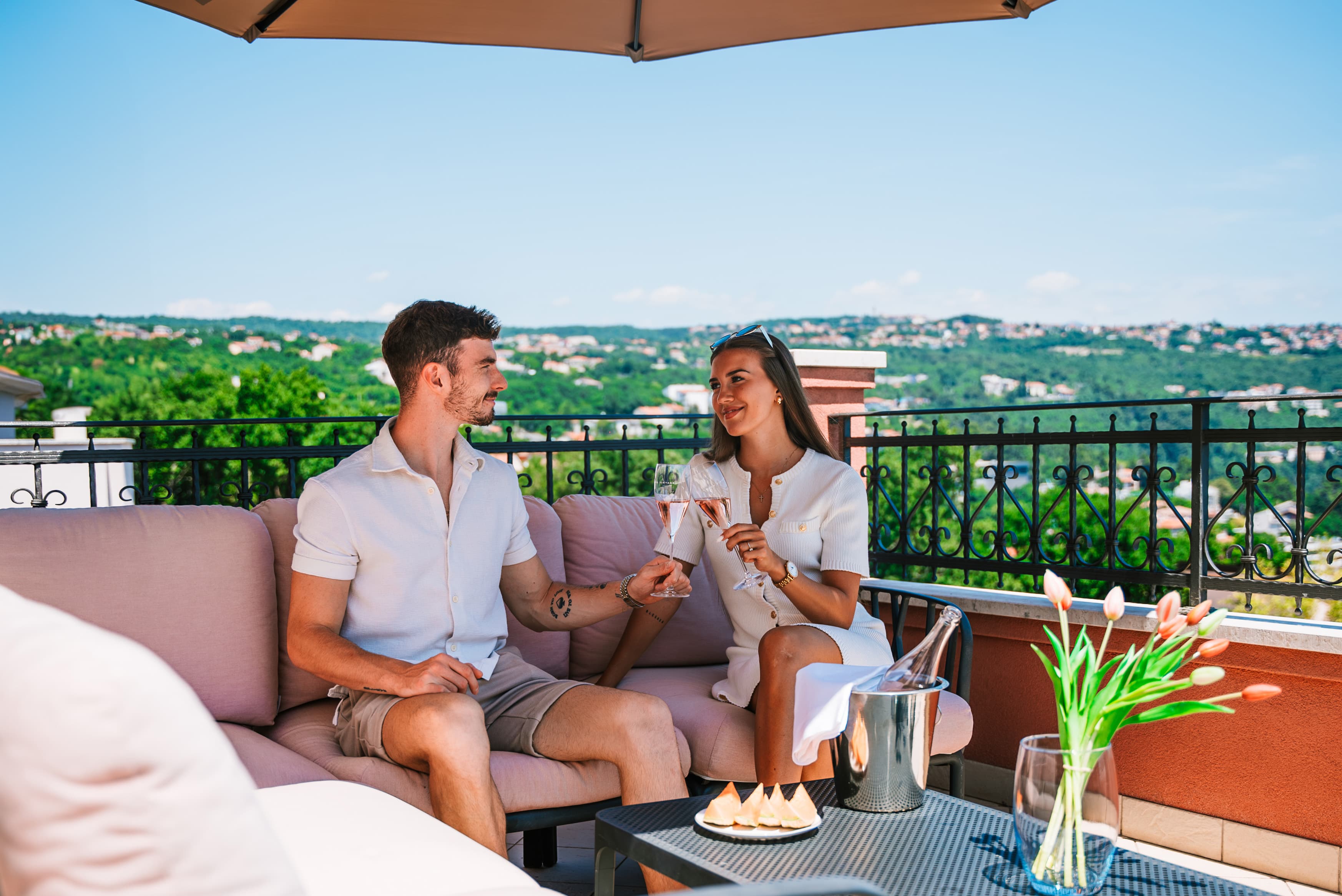 Deluxe Suite - Image 4