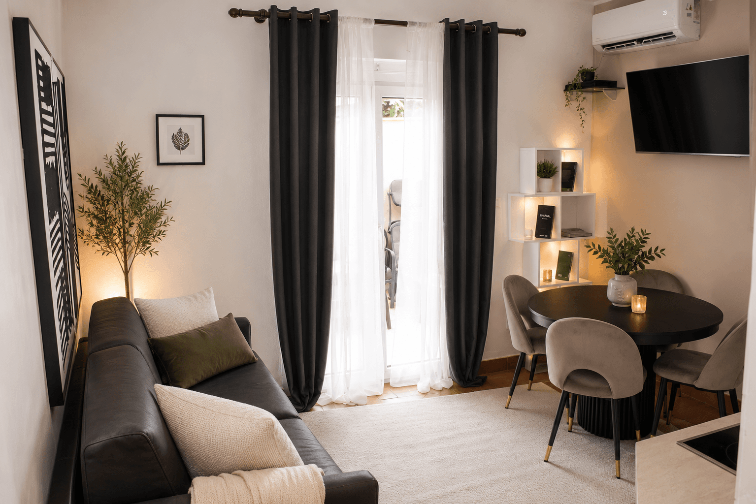 Charm Suite - Image 2